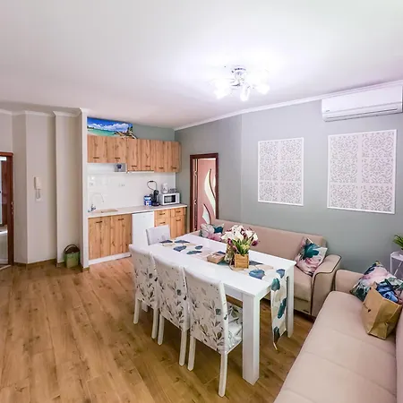 Sunny Cozy Апартаменты Приморско